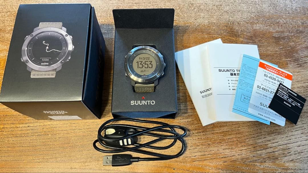 美品 SUUNTO TRAVERSE SLATE デジタル腕時計 USB充電式