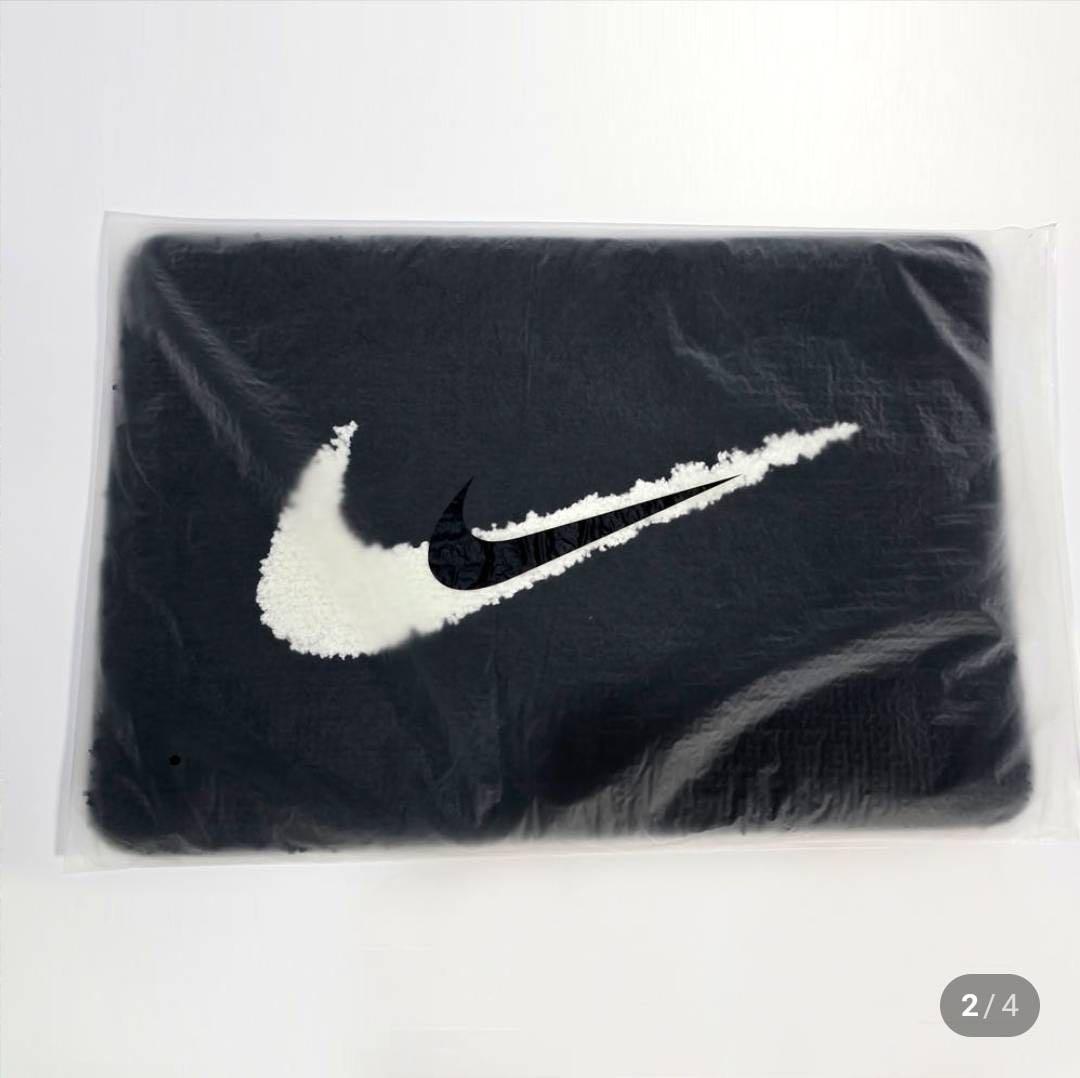 NIKE ロゴ ラグ カーペット - メルカリ