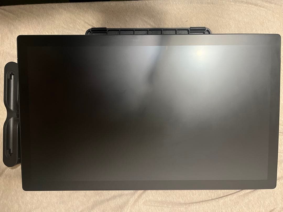 液タブ・ペンタブ Wacom Cintiq Pro 22 Amazon.com: Wacom Cintiq Pro 22 Drawing Tablet with Screen, 21.5