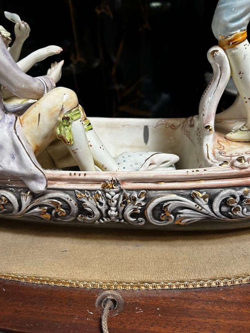 ベネチア仮装パーティ帰りゴンドラの恋人達