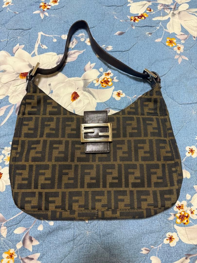 Fendi FFロゴバッグ オリーブグリーン FENDI（フェンディ） （新品・未使用品）フェンディ バゲット チェーン