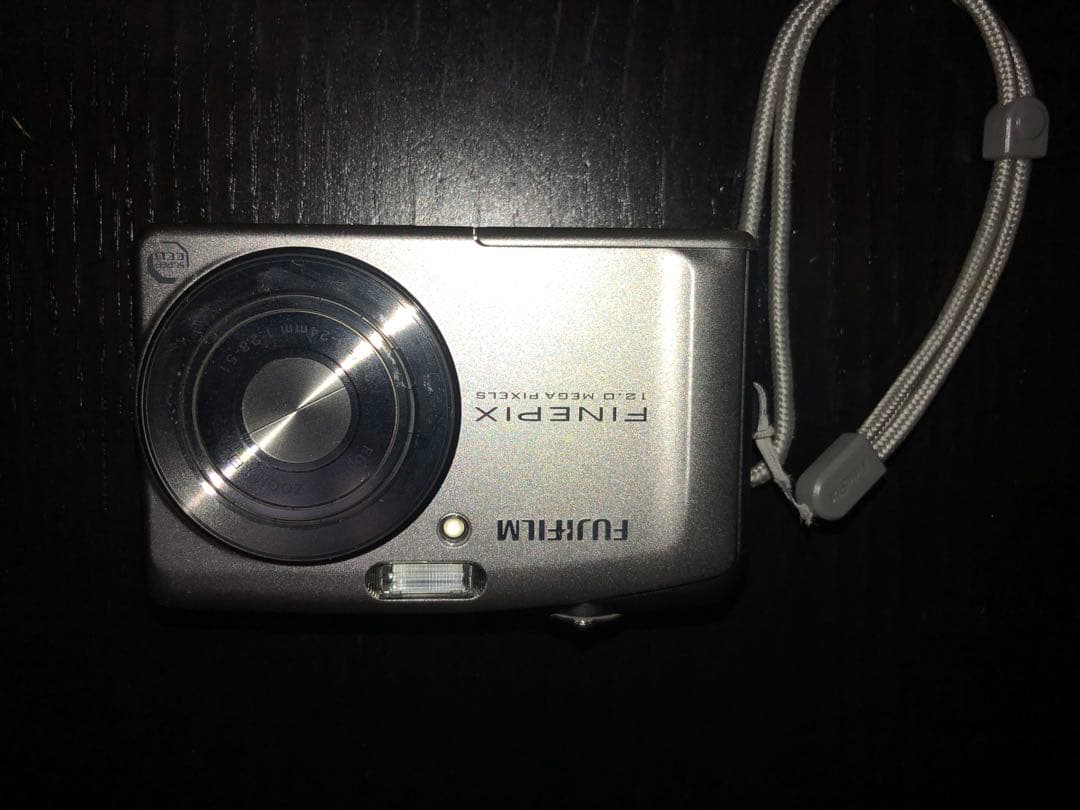 Fujifilm FinePix f60fdデジタルカメラ シルバー Fujifilm FinePix F60fd Digital Camera - Silver