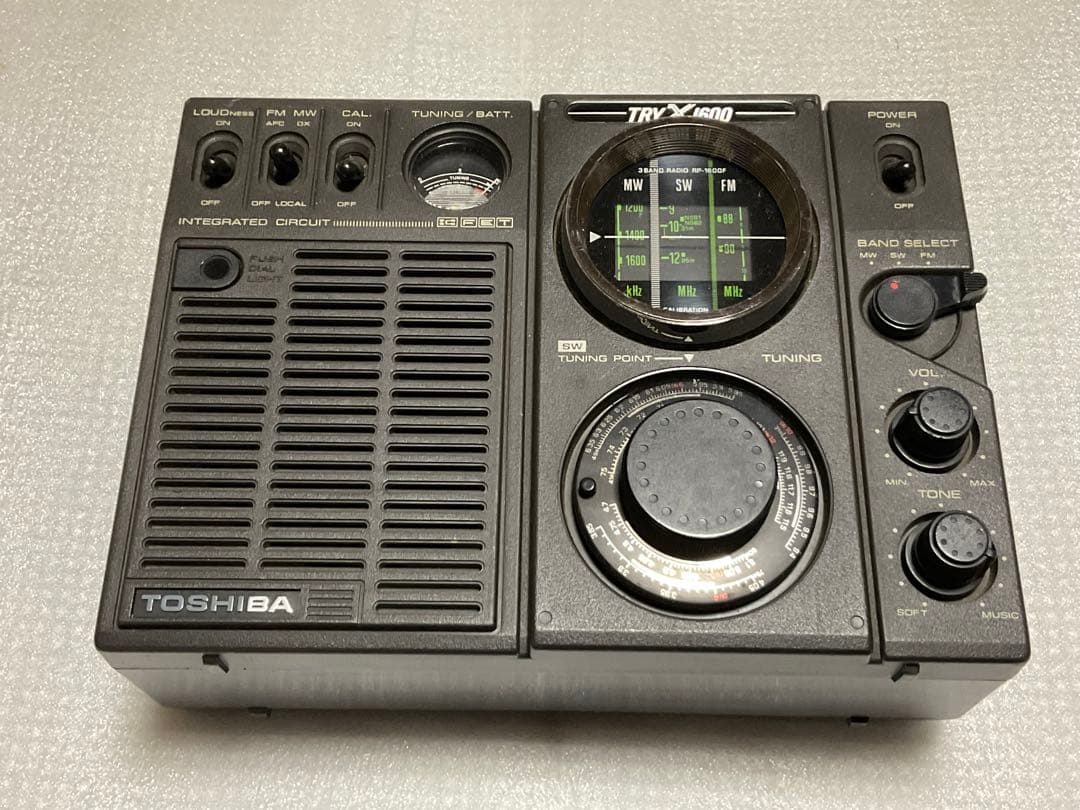 TOSHIBA／TRY X1600。ICラジオ。FM SW MW 3バンド。 TOSHIBA／TRY X1600。ICラジオ。FM SW MW 3バンド。 - メルカリ
