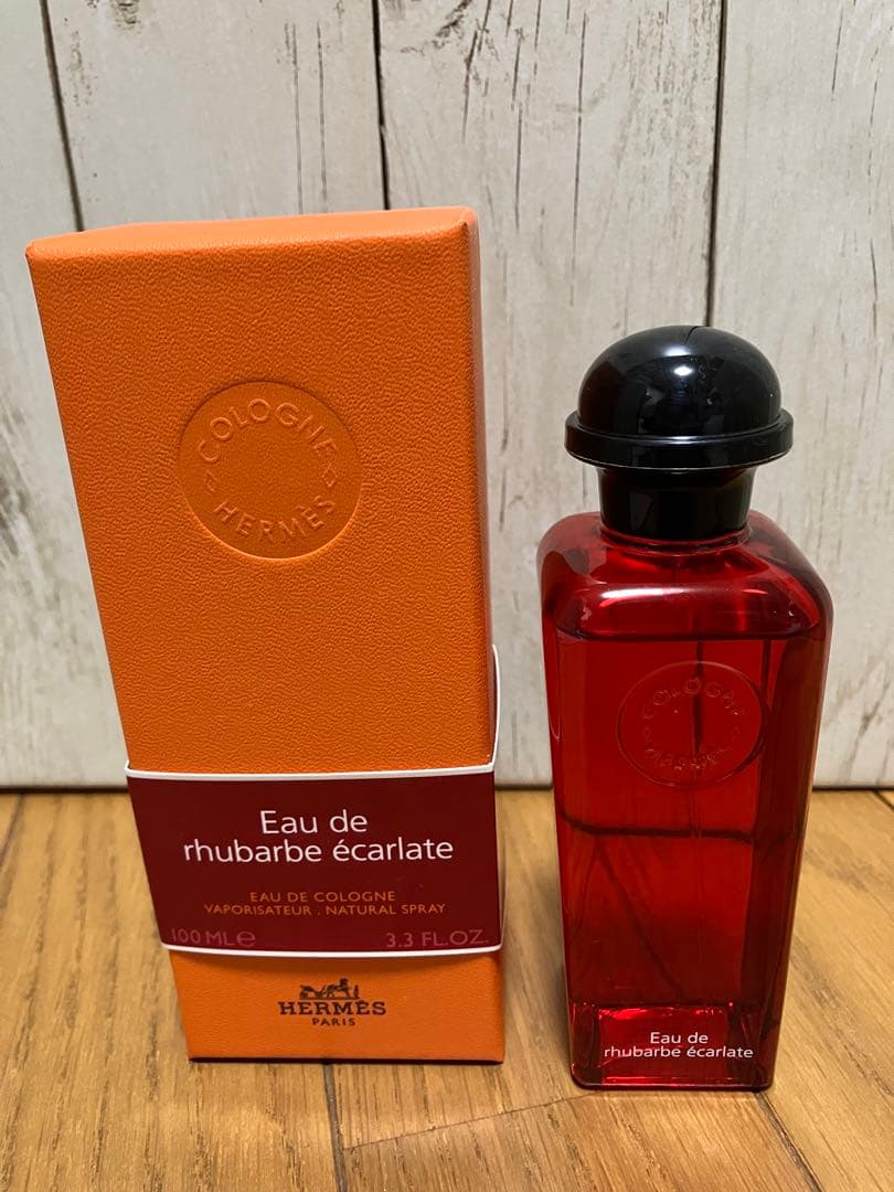 香水　オー デ コロン 《オードゥ ルバーブ エカルラット》
