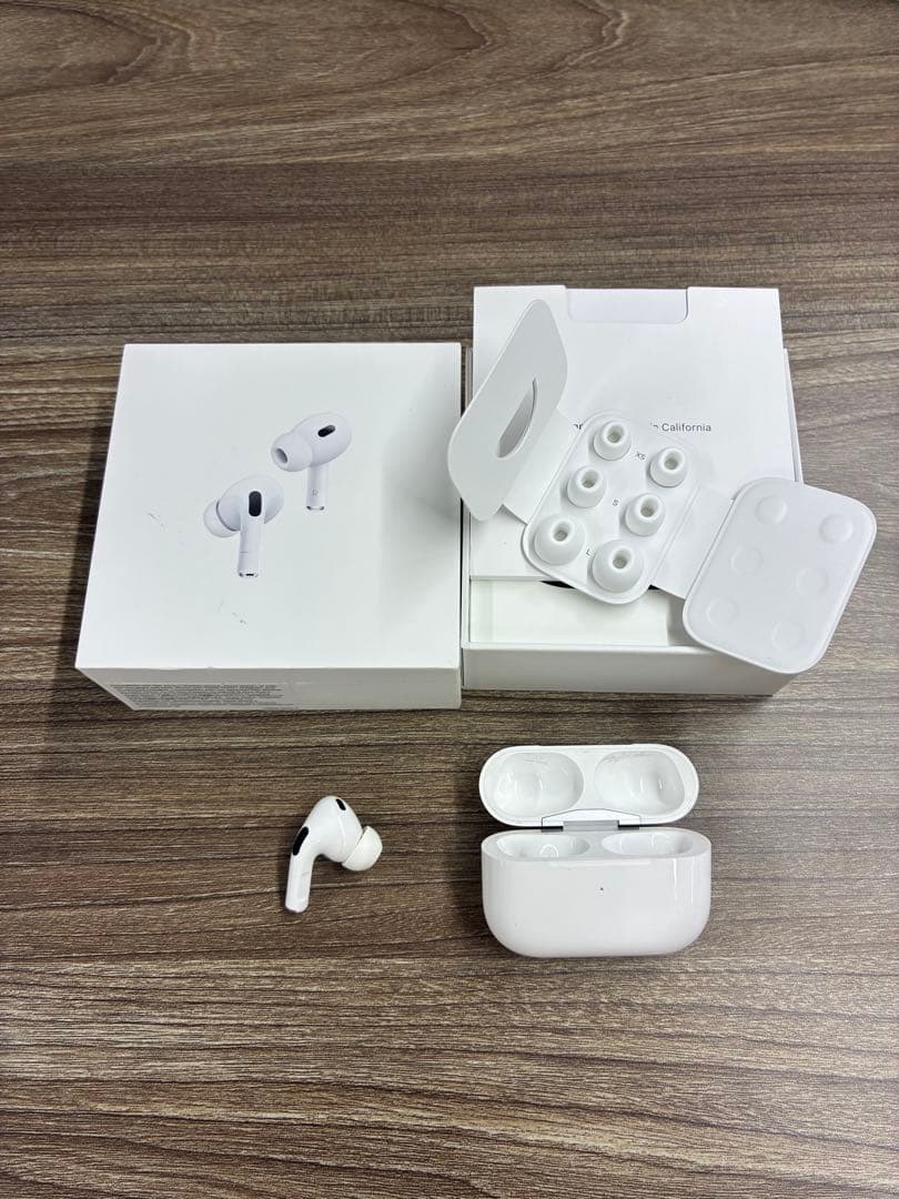 AirPods Pro 本体 ホワイト 充電ケース付き 右耳のみ - メルカリ