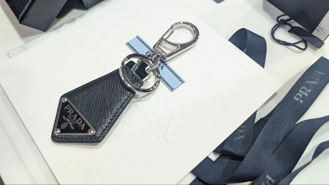 PRADA キーリング サフィアーノ 三角ロゴ 正規品 2024年12月購入