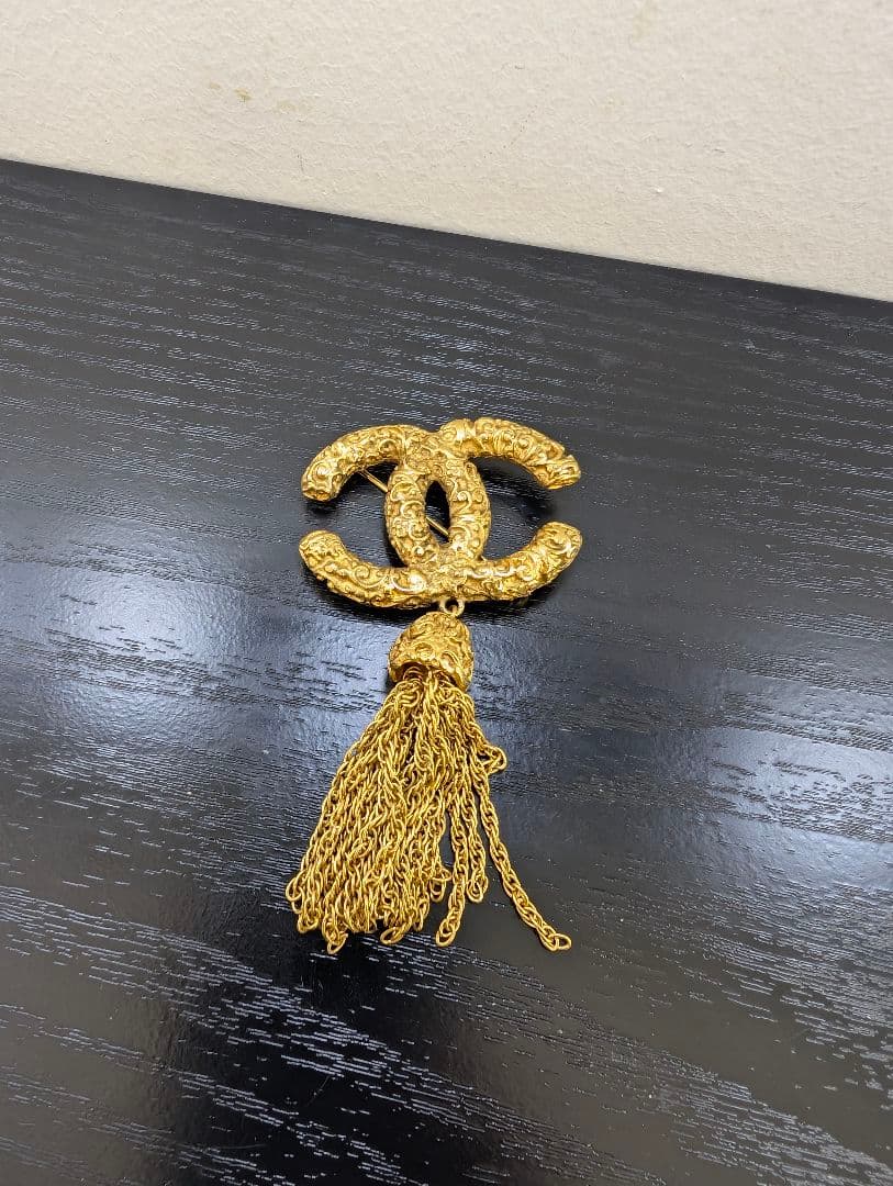CHANEL ゴールド タッセルロゴブローチ ブローチ ココマーク タッセル GP ヴィンテージ｜ブランド買取なら