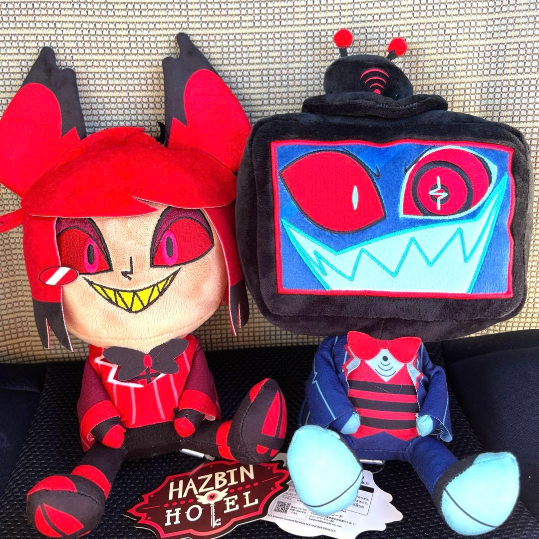 ラウンドワン限定 ハズビンホテル おすわり ぬいぐるみ アラスター ヴォックス ハズビン・ホテルへようこそ ラウンドワン限定 おすわりぬいぐるみ