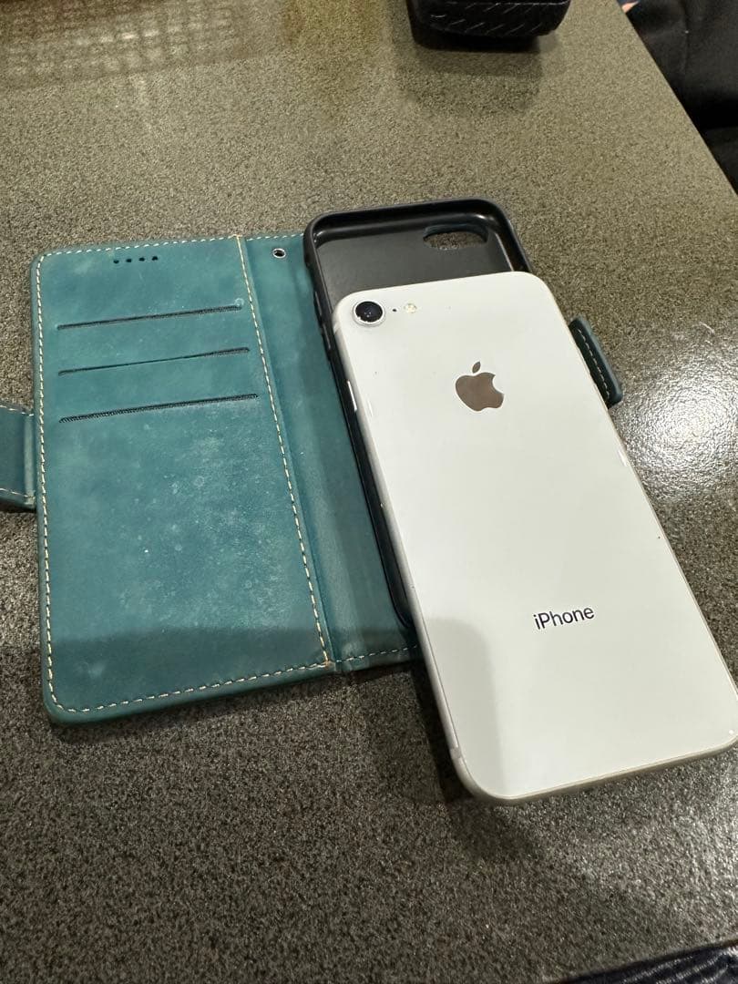 iPhone 8⭐️白⭐️緑ケース付き