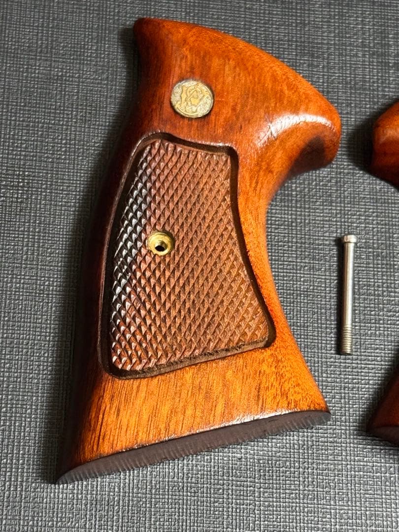 S&W純正 Nフレーム用 実物グリップ ゴンカロ - メルカリ