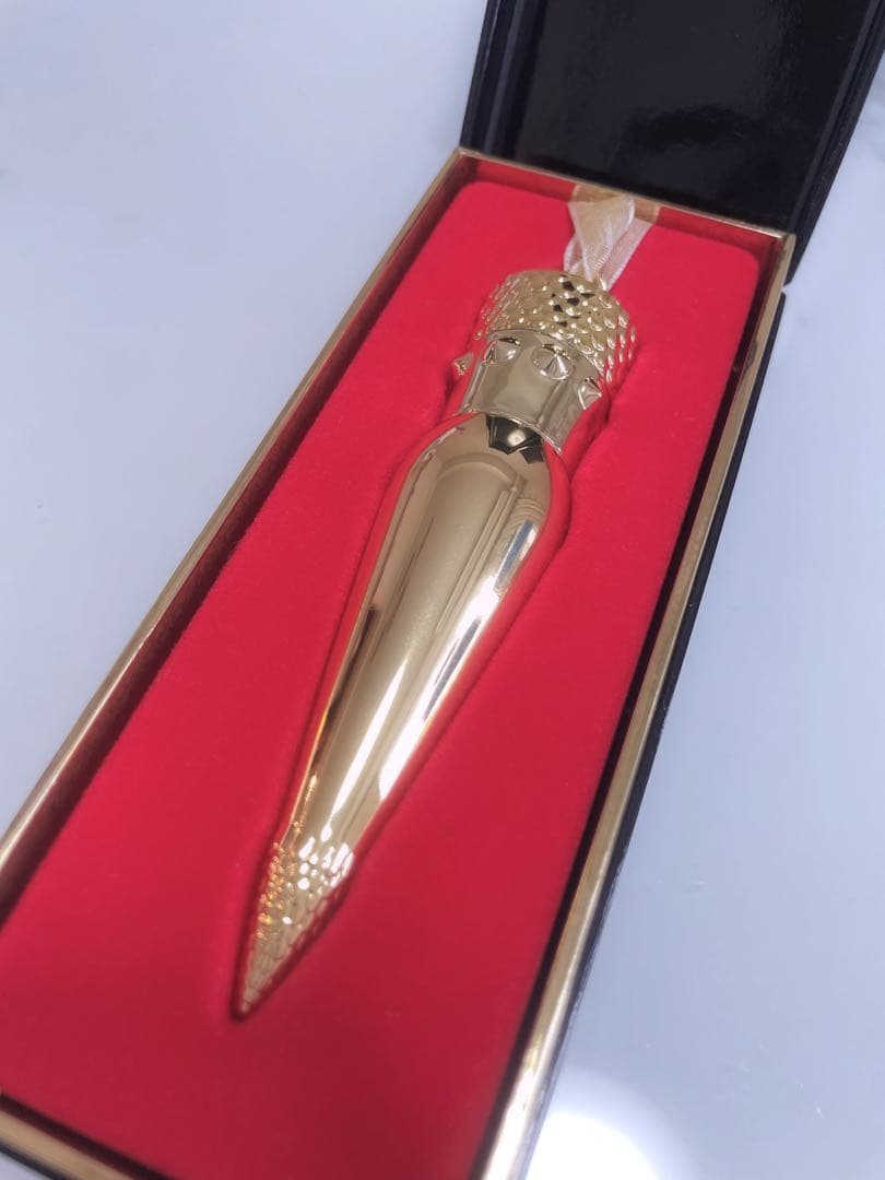 【新品】クリスチャン ルブタン　シルキーサテン  リップカラー #ロンロン310 試してみた】リップカラー シルキーサテン クリスチャン ルブタンの