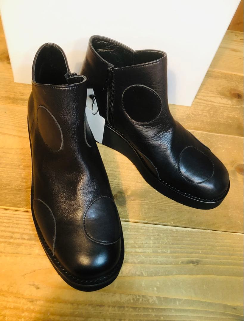 Qreal ☆ ドット柄デザインショートブーツ革靴（新品タグ付） - 靴新品