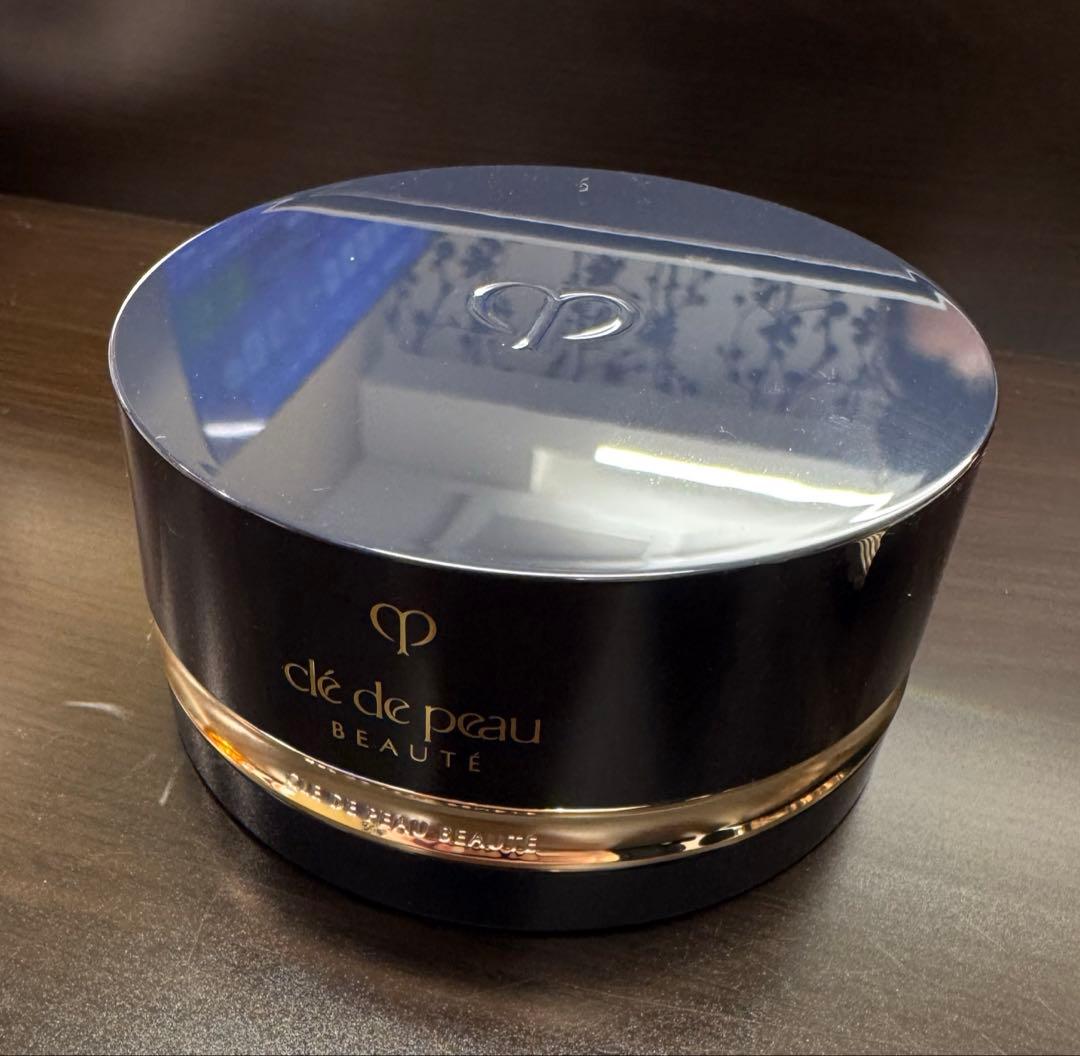 クレドポーボーテ　プードルトランスパラントn M ライト1 プードルトランスパラントn M (1 ライト):クレ・ド・ポー ボーテ(Cle