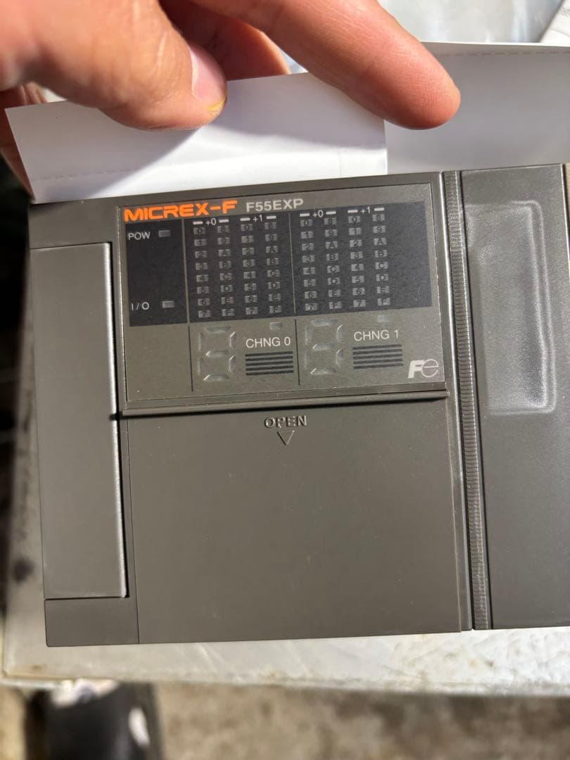 富士電機プログラマブルコントローラ NV1E-084。新品同様未使用。動作