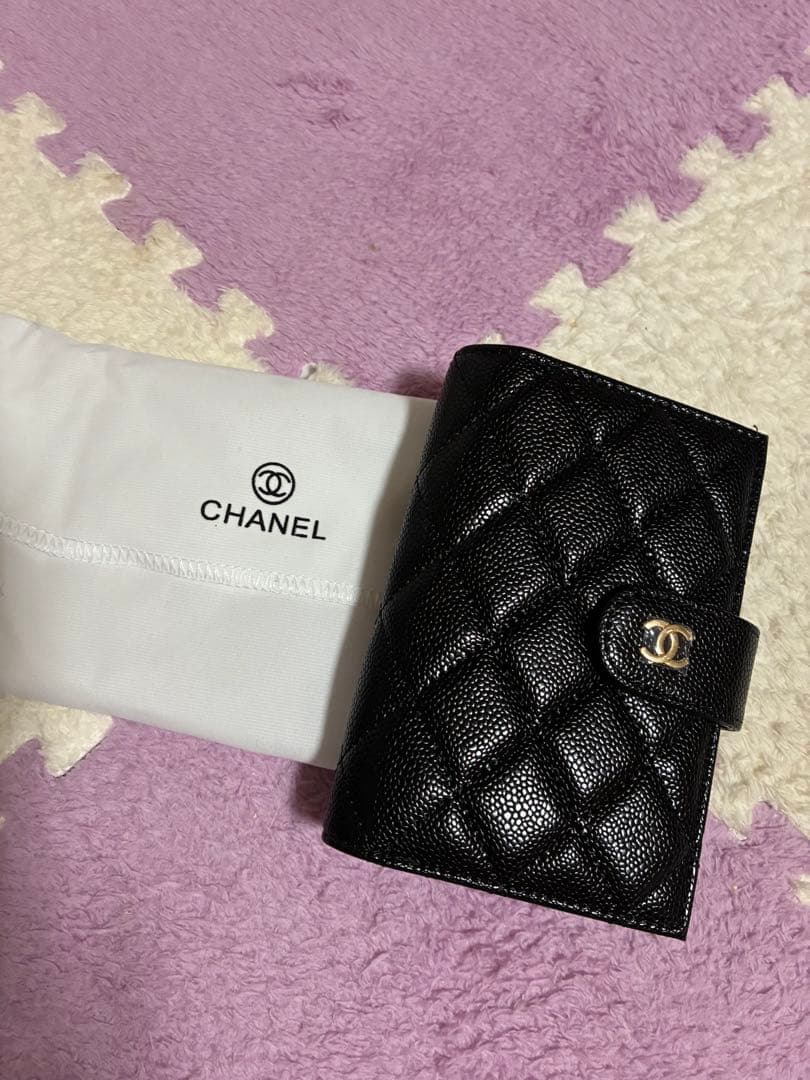 CHANEL ノベルティ 二つ折り財布 - メルカリ