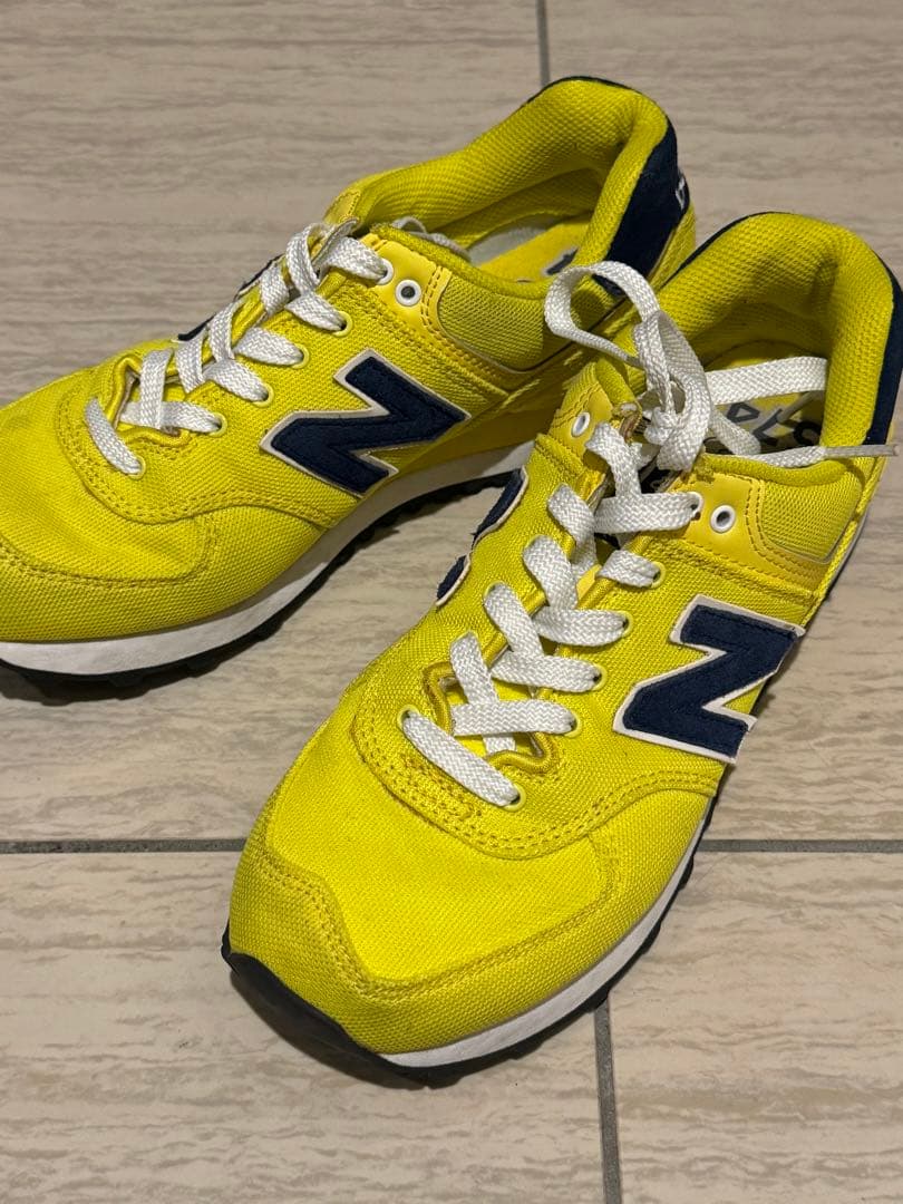 New Balance 574 イエロー スニーカー - メルカリ