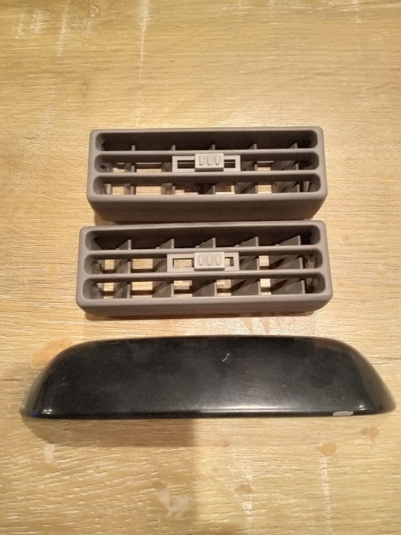 シボレーアストロ　ヒーター吹き出し口　リアゲートハンドル スズキ（SUZUKI） ((18T)ムーンライトバイオレット(ZVJ)カメラ取付穴