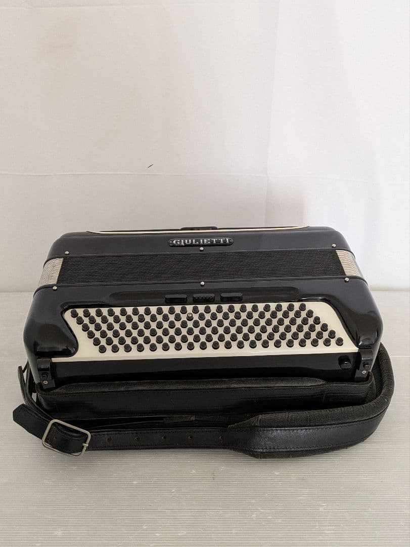 イタリア製 GIULIETTIジュリエッテイ アコーディオンM52 - メルカリ