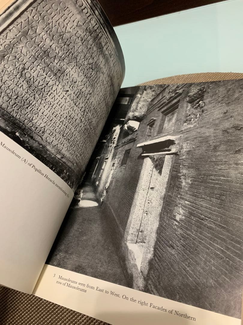 希少 The Tombs of St. Peter & St. Paul