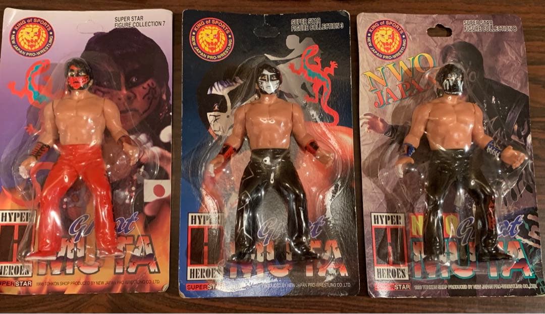 アントニオ猪木、グレートムタ3体、蝶野、佐々木、橋本、長州、天山 計