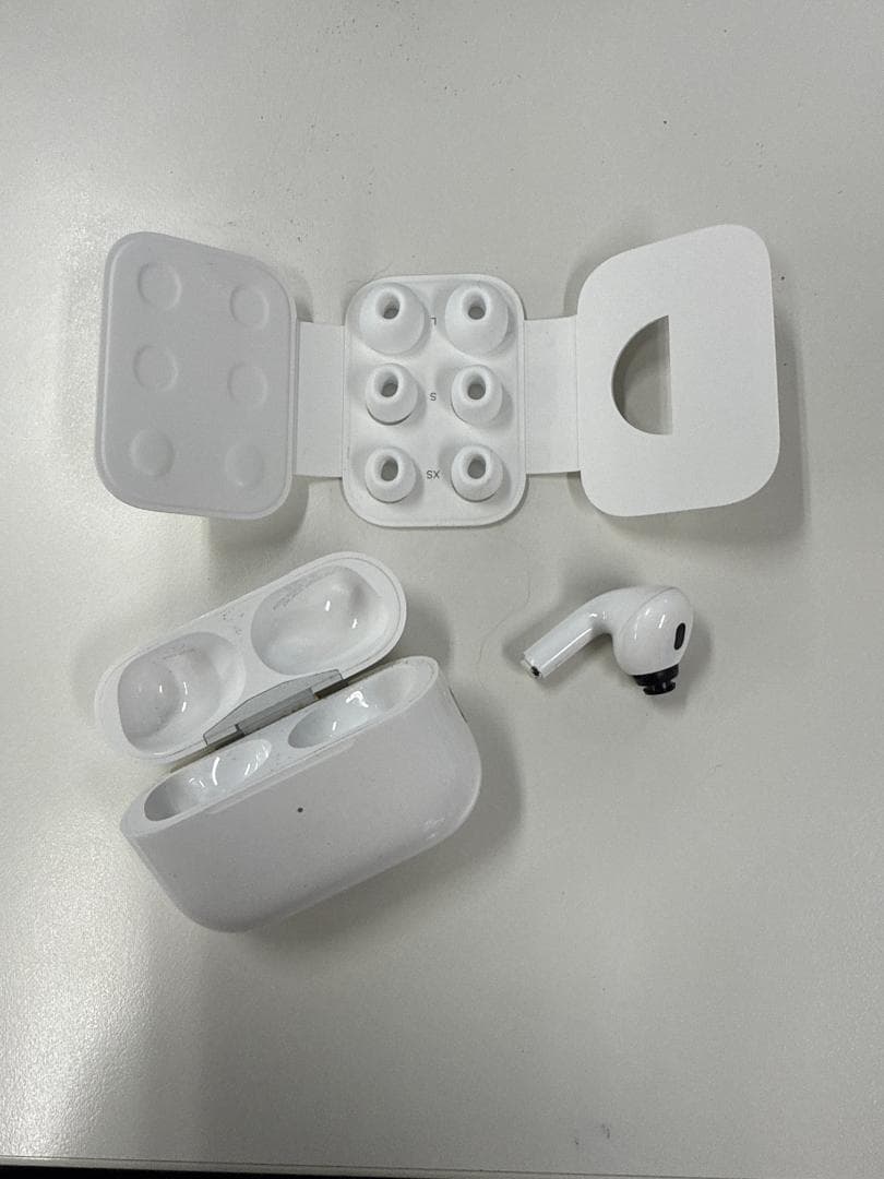 AIRPODSPRO2 ライトニング充電ケース＋左耳(新品純正イヤーパッド付）