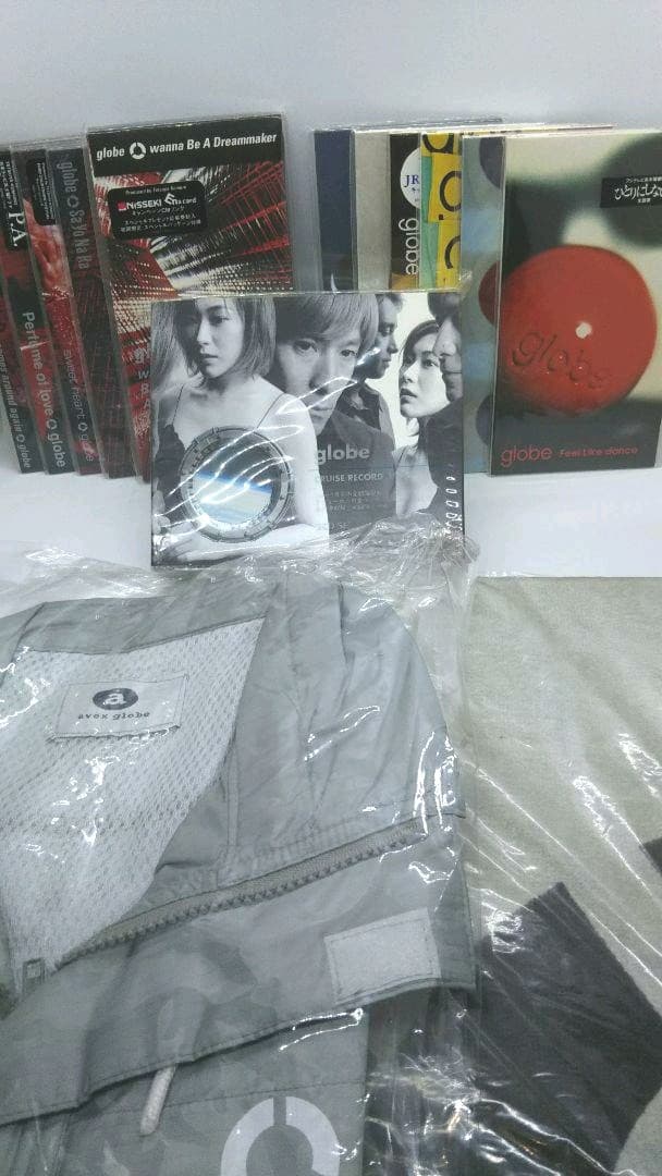 globe / 非売品レアグッズ + CDセット globe 4週連続リリース シングルCD4枚 応募特典入手の非売品CD 計5枚