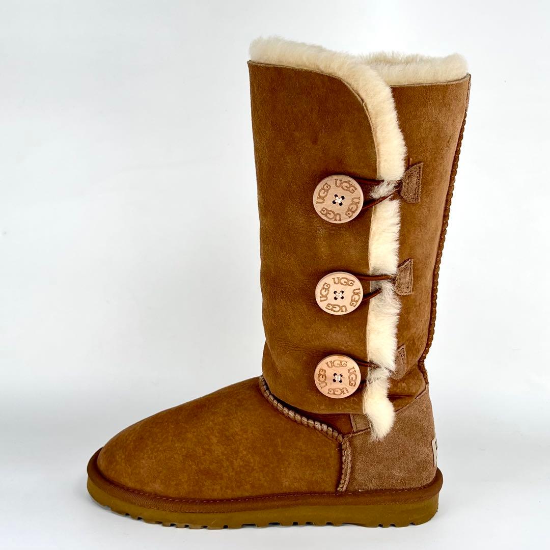 極美品】UGG ベイリーボタン トリプレット ブーツ チェスナット 23.0
