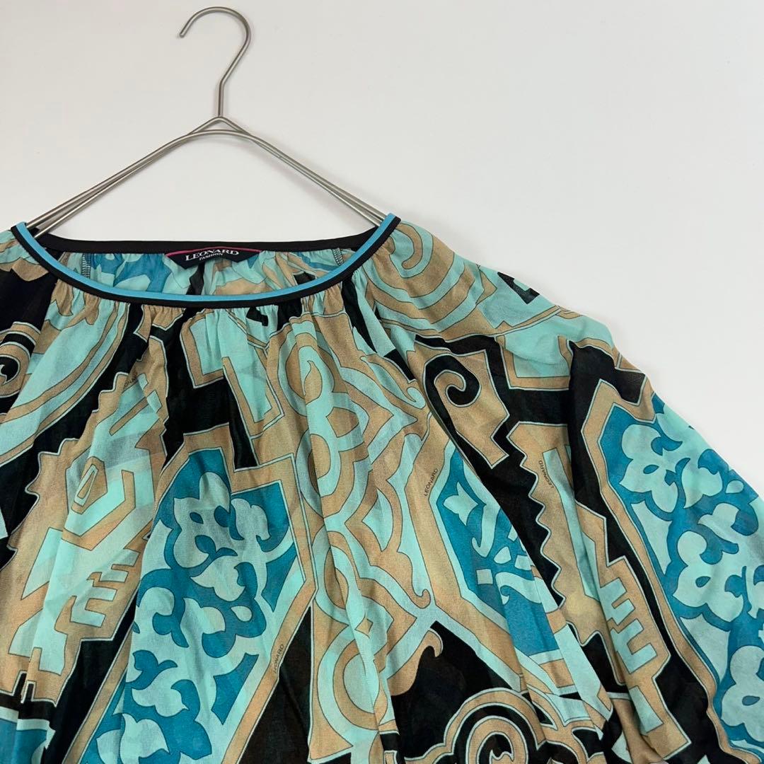 P263 美品 L レオナール カンカン素材 総柄 ブラウス ブルー