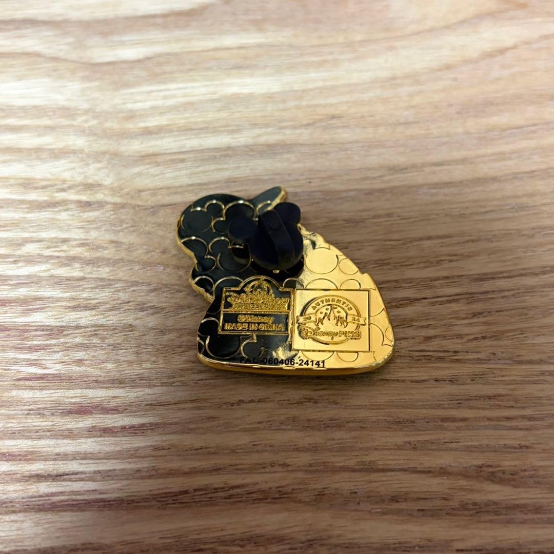 上海ディズニー限定 ランダムピンバッジ デール - メルカリ