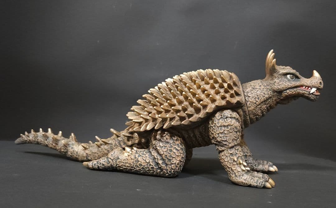 ゴジラ怪獣ソフビ アンギラス1972 リペイント完成品 - メルカリ