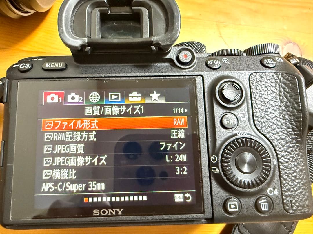 SONY α7Ⅲ 必要なモノのみ選択可 本体、レンズ等 - メルカリ