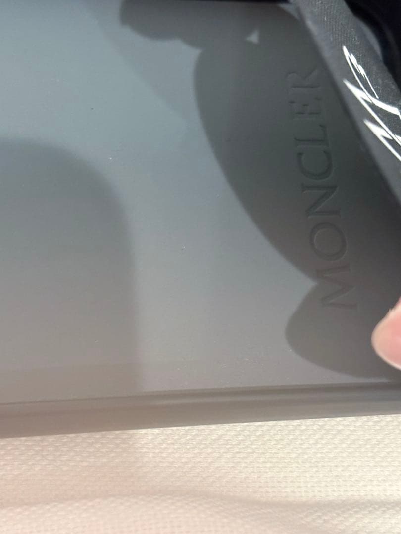 マ*ツ様 再々値下げ MONCLER スマートフォンケース iPhone15Pr - メルカリ