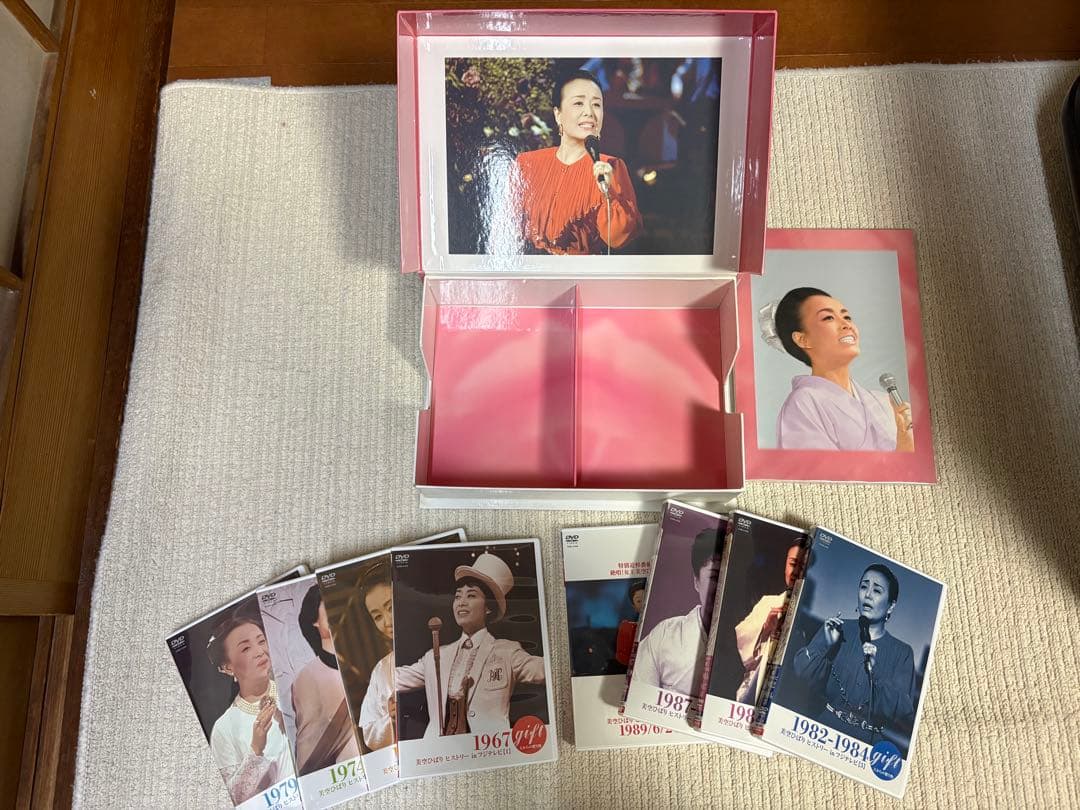 美空ひばり DVD8枚組 ヒストリーBOX 映像集 写真付 - メルカリ
