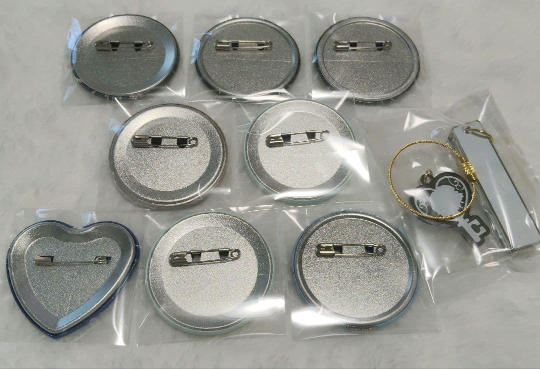 あくねこ フルーレ 9点まとめ売り 缶バッジ キーホルダー - メルカリ