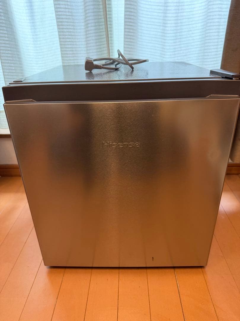 新品同様 Hisense 小型冷蔵庫 シルバー 2025年式 HR-A45S - メルカリ