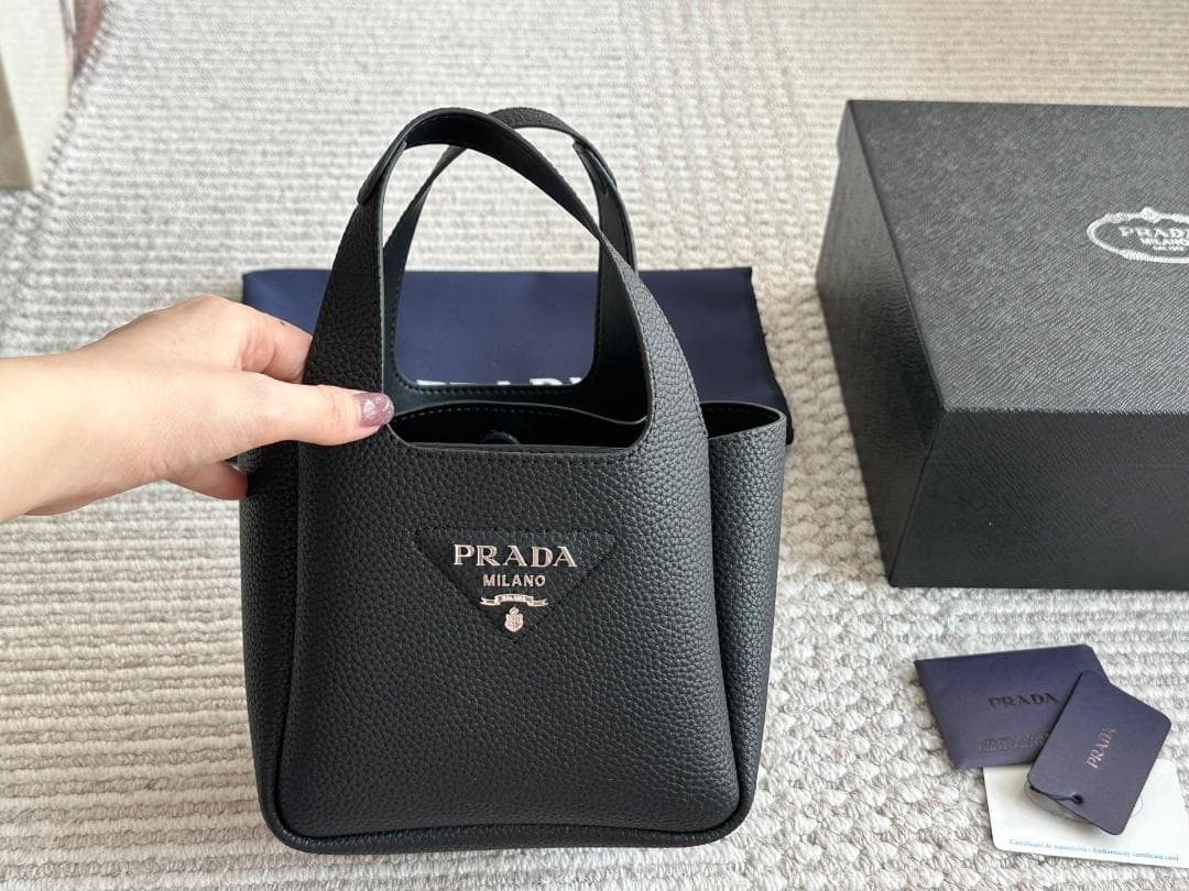 超美品ノベルティ　ハンドバッグ　ブラック　バッグ acrylic（アクリリック） トートバッグ 坂雅子 ハンドサイズ XS 1179