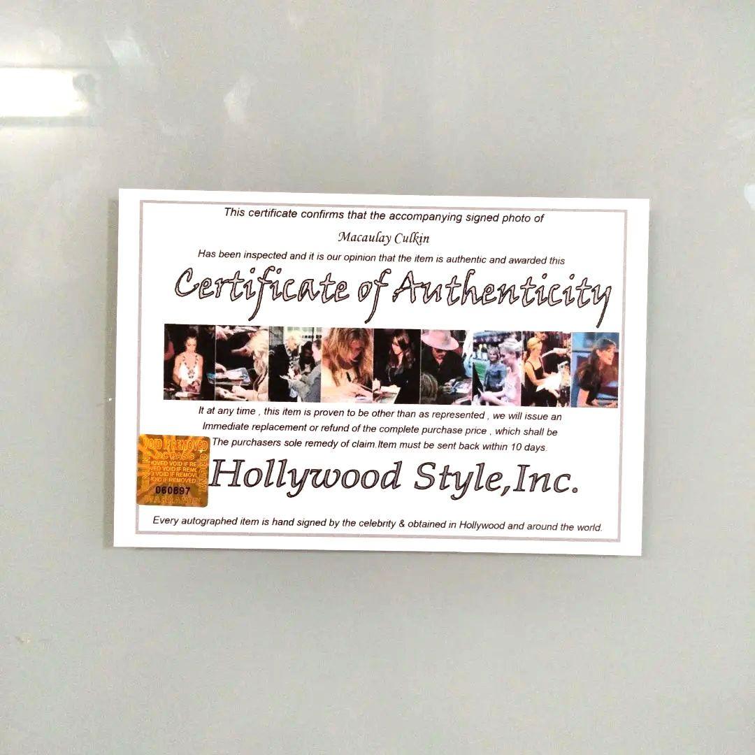 セール中…マコーレー・カルキン直筆サイン入り超特大写真… - メルカリ