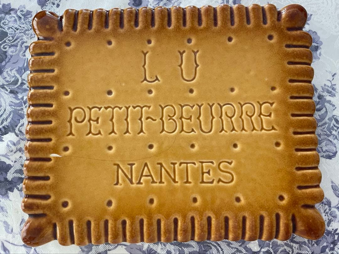 訳あり LU PETIT BEURRE ビスケット型 陶製 鍋敷き プレート - メルカリ