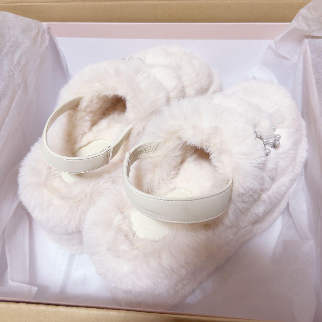 michellMacaron ミシェルマカロン 厚底ファーミュール ホワイト - メルカリ