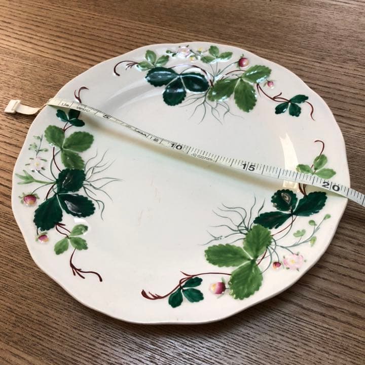 クレイユモントロー バルボティーヌの苺皿 FRAISE レリーフプレート