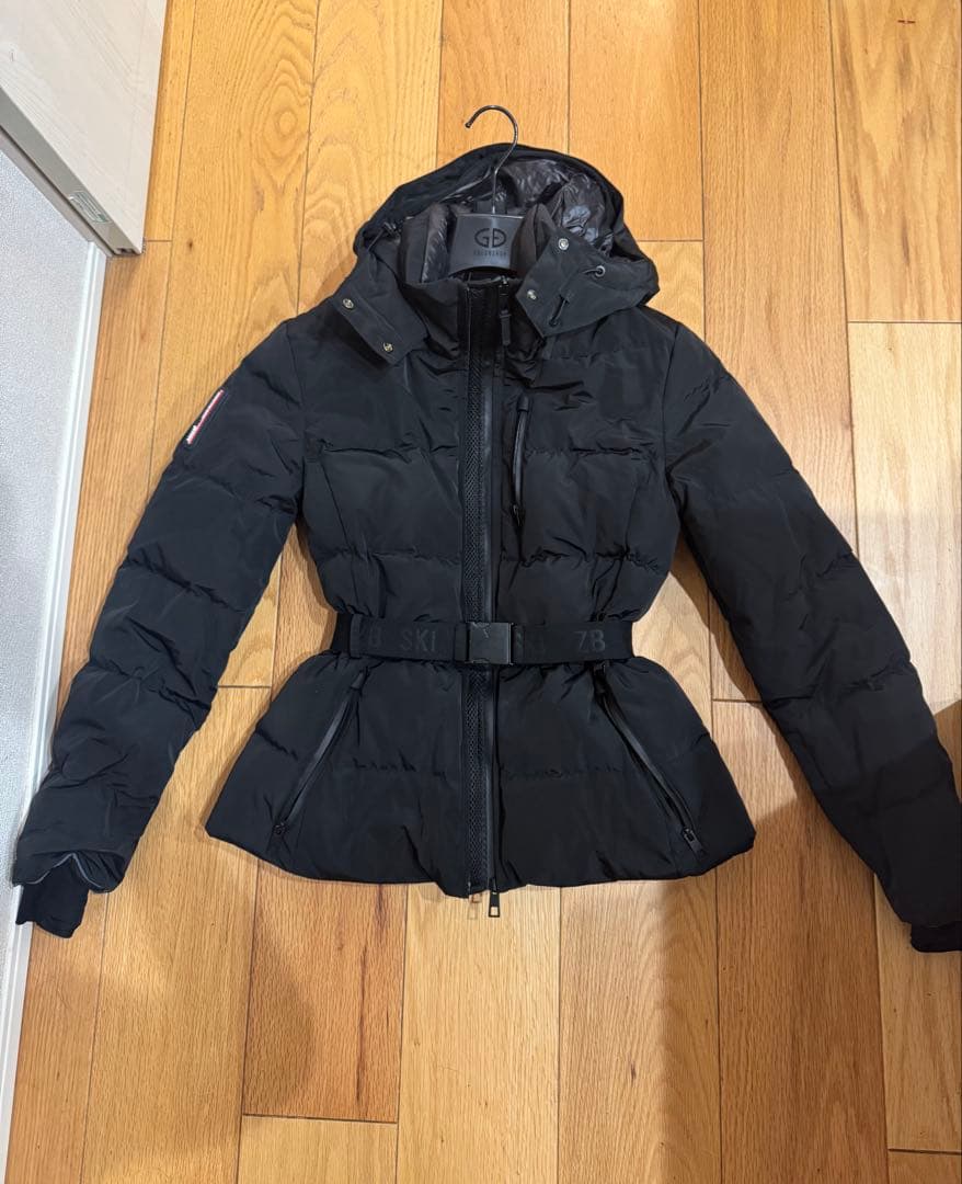 山賀琴子さん着用ZARAスキーウェア - メルカリ