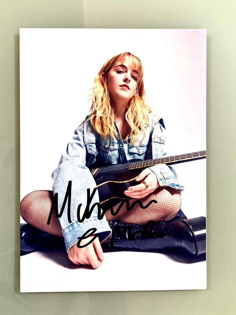 セール中…マッケンナグレイス直筆サイン入り2Lサイズ写真… - メルカリ