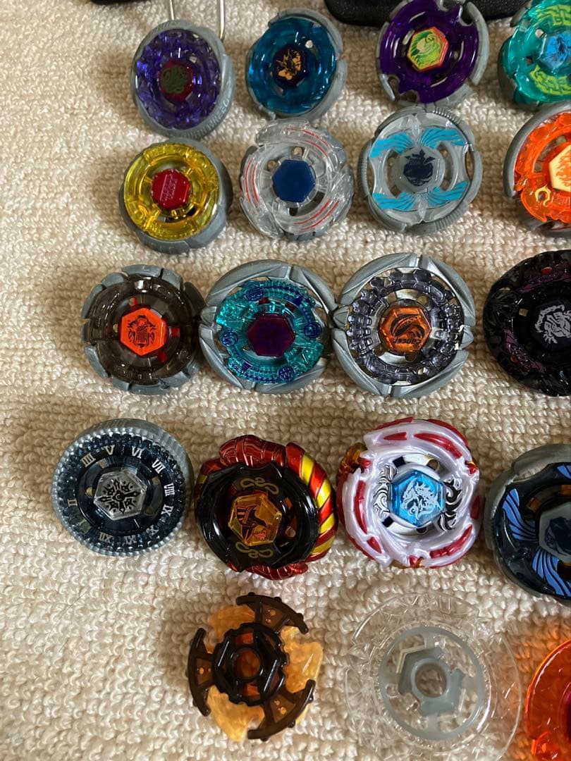 ベイブレードセット 24個 パーツ ランチャー10個 シルバーケース付き