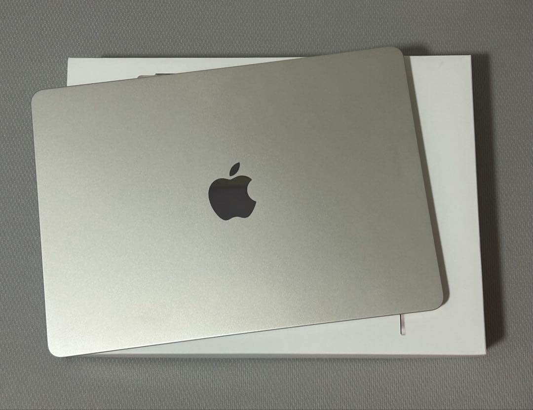 MacBook Air M2 13.6インチ 2022 スターライト 2022 Apple MacBook Air Laptop with M2 chip (13.6-inch Liquid