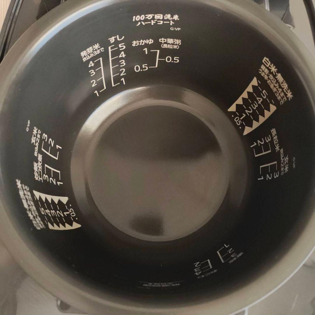 美品○三菱電機 炊飯器 NJ-VP10G-B黒曜 5.5合炊き 炭炊釜2025年 - メルカリ