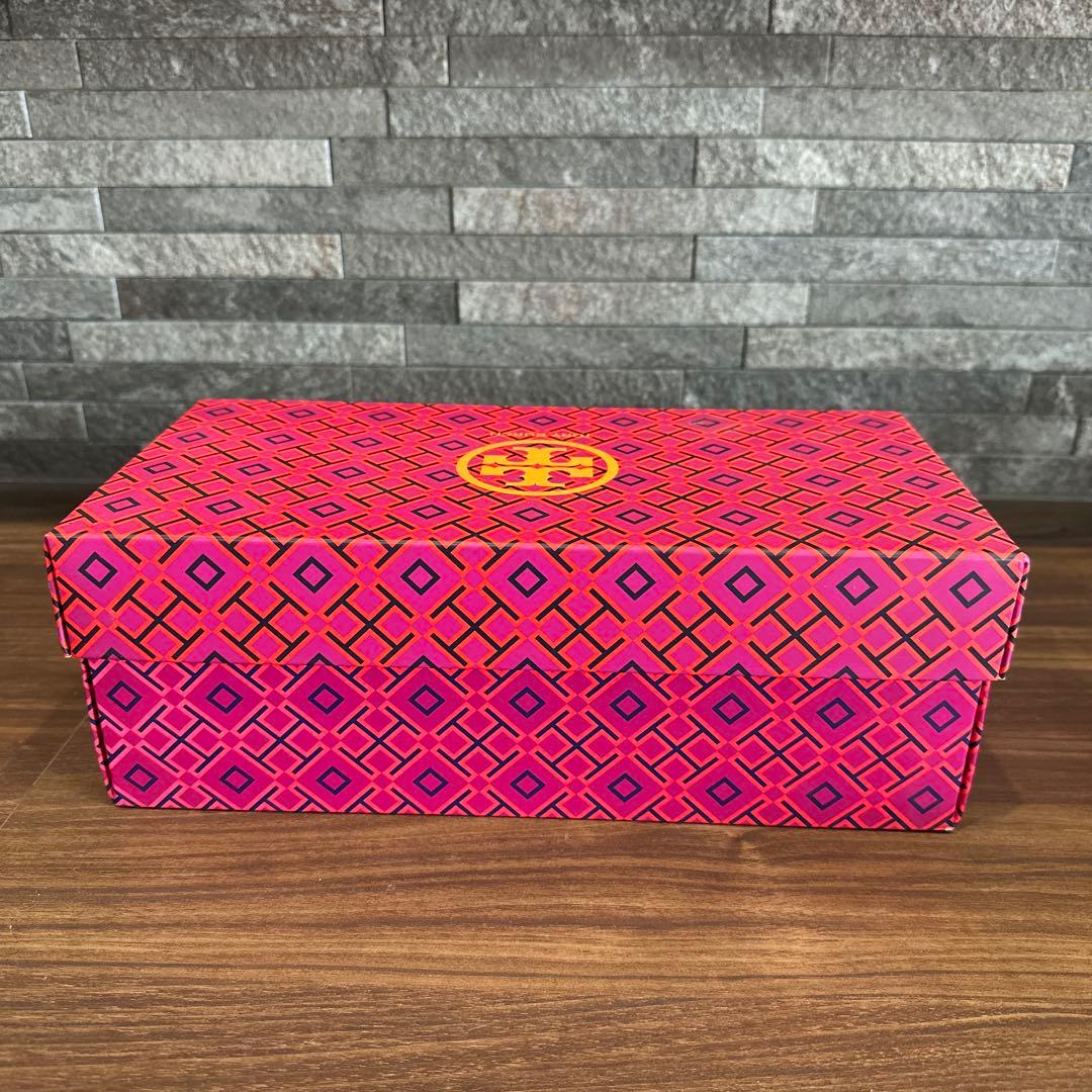 「新品・未使用」TORY BURCH ベージュフラットシューズ 23.5cm