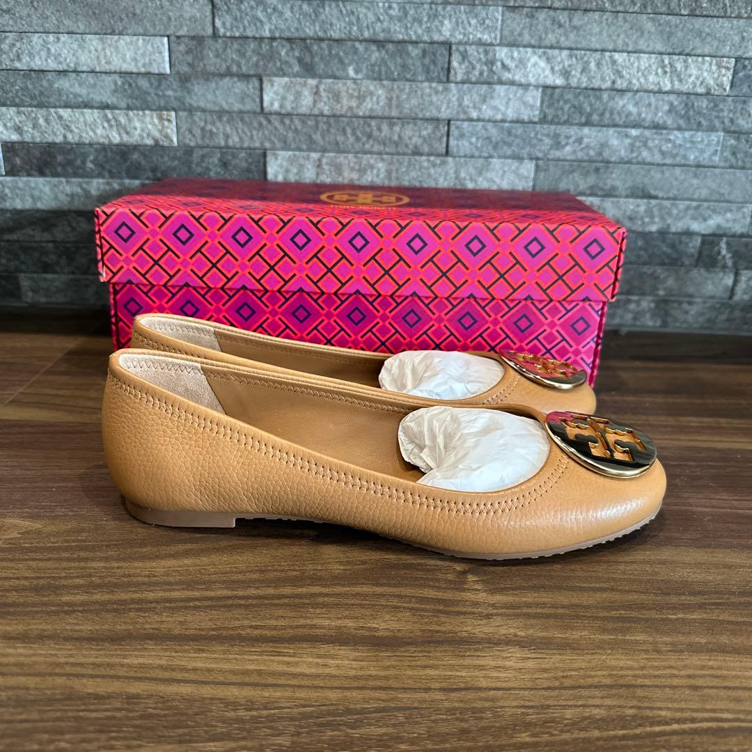 「新品・未使用」TORY BURCH ベージュフラットシューズ 23.5cm