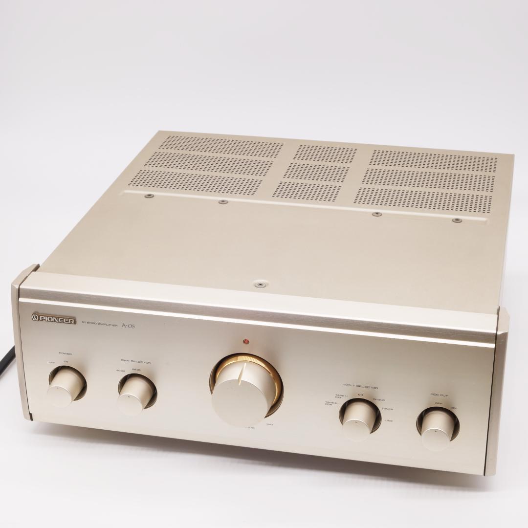 パイオニア　A-05　ステレオ　プリメインアンプ PIONEER A-05 .+ 業務用みたいな真面目さが光るコンシューマーモデル。+.