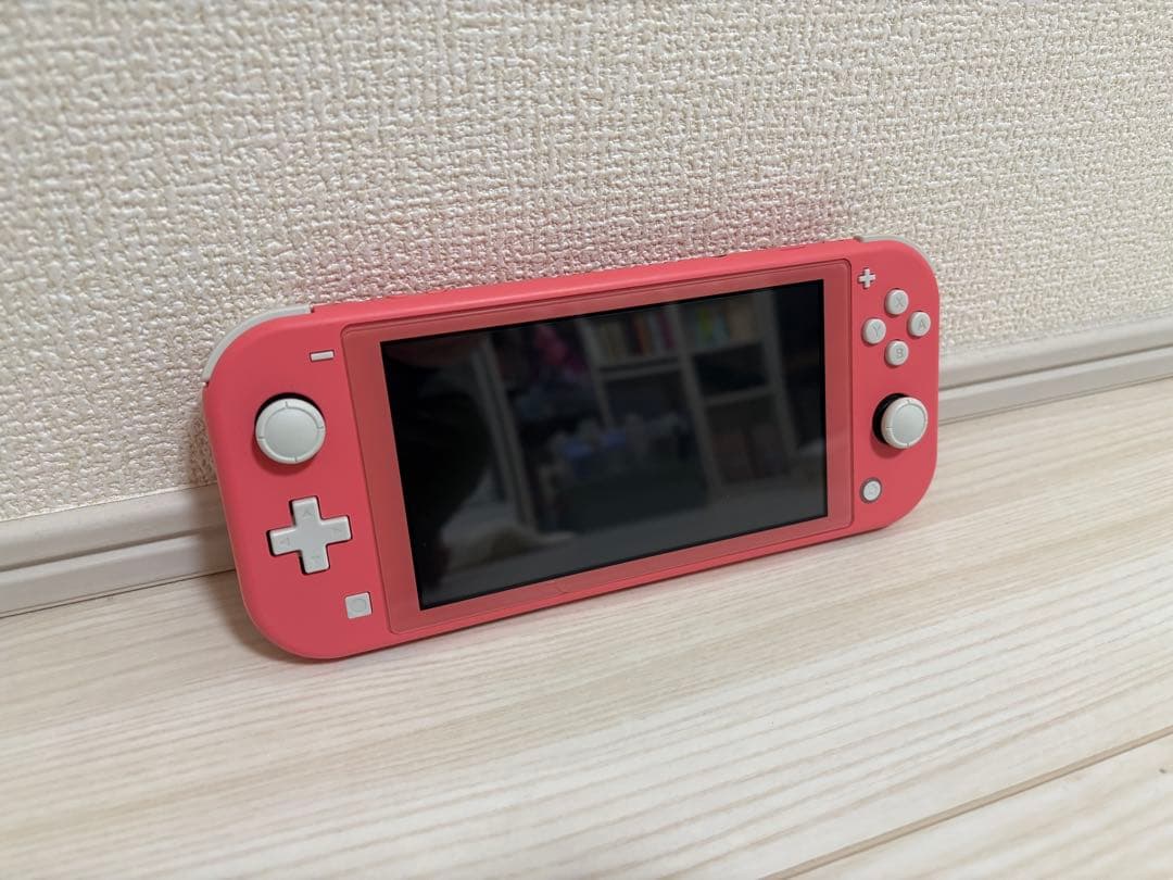 ニンテンドー　Switch lite 本体　ピンク Amazon.com: Nintendo Switch Lite - Coral - Switch : Video Games