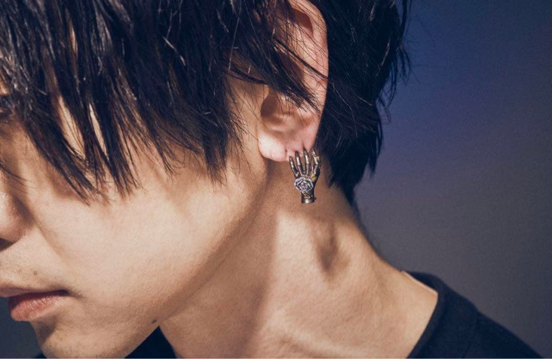 hazama 惹きずり込まれる運命のピアス Ado ver. ブラック青薔薇 - メルカリ